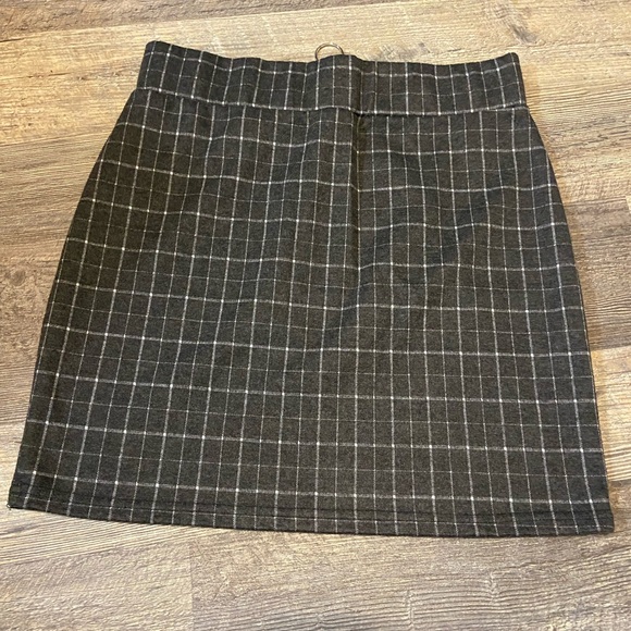 Adorable Soft Grey Plaid Mini Skirt - Picture 3 of 4